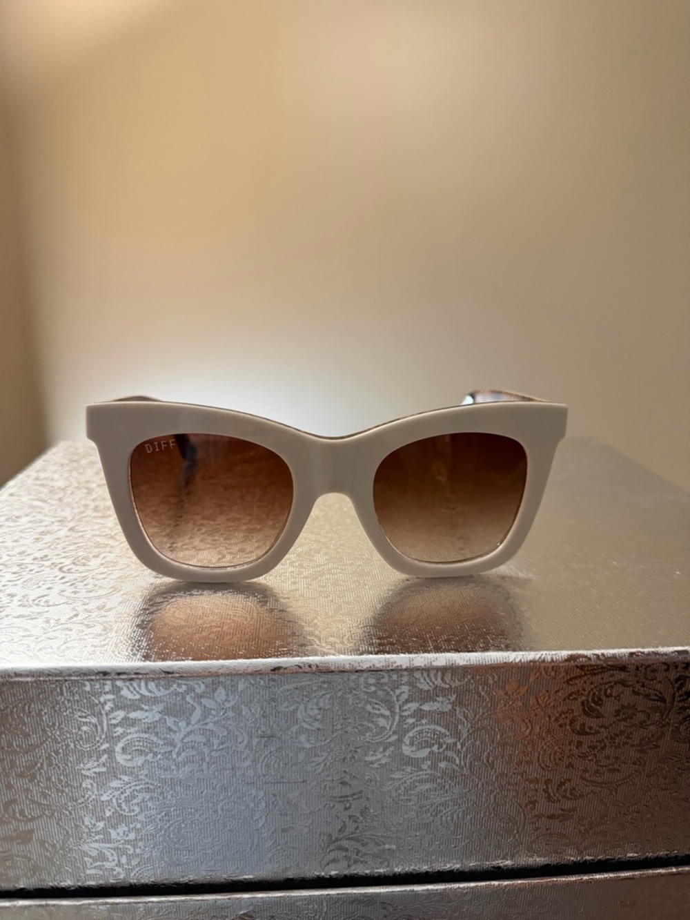 Diff Eyewear Cream Frame Sunglasses with Brown Gradient Lenses